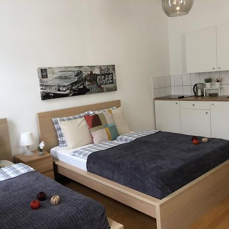 New, Bright Apartment Near The Metro! Вена Экстерьер фото