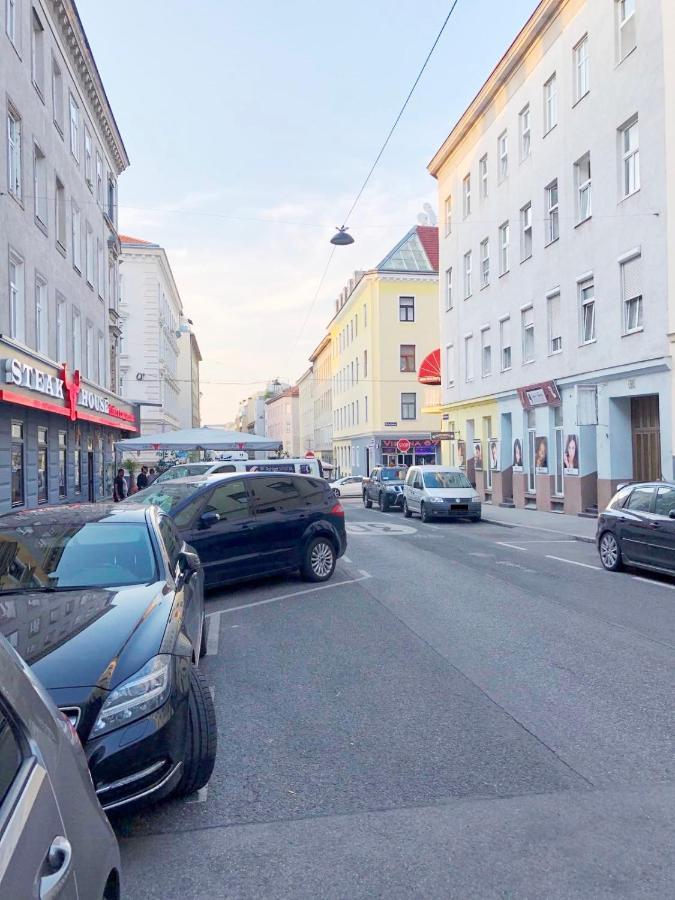 New, Bright Apartment Near The Metro! Вена Экстерьер фото