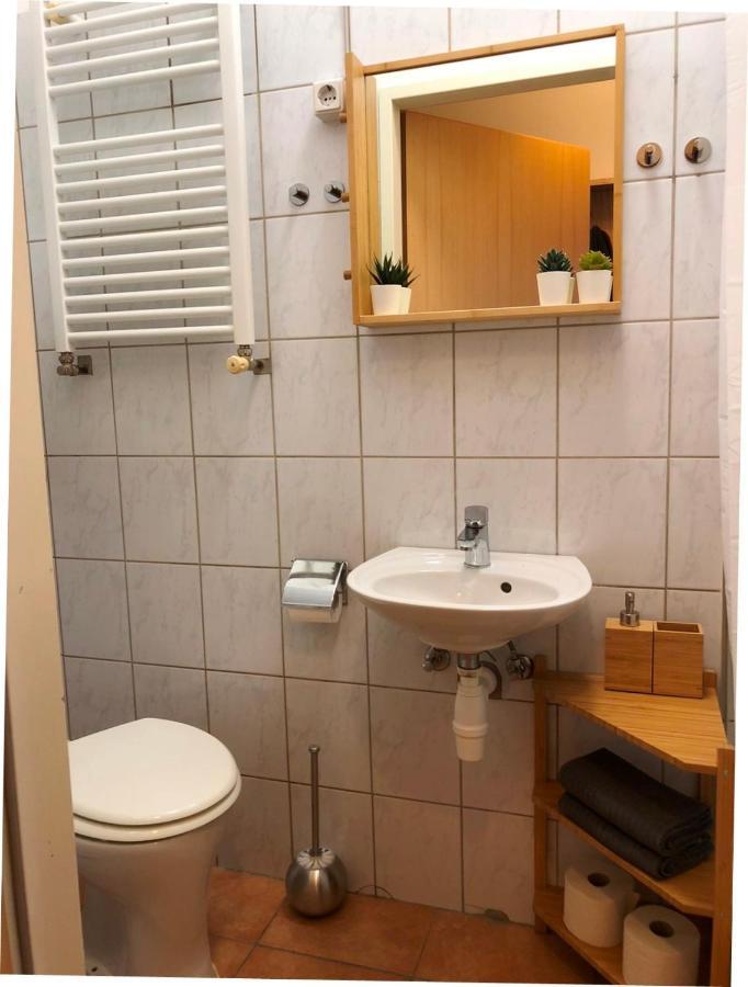 New, Bright Apartment Near The Metro! Вена Экстерьер фото