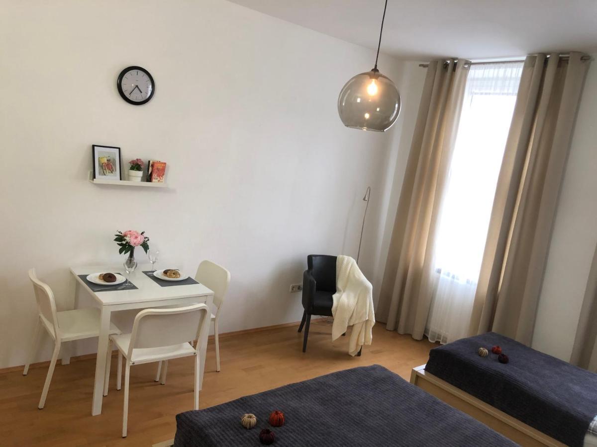 New, Bright Apartment Near The Metro! Вена Экстерьер фото