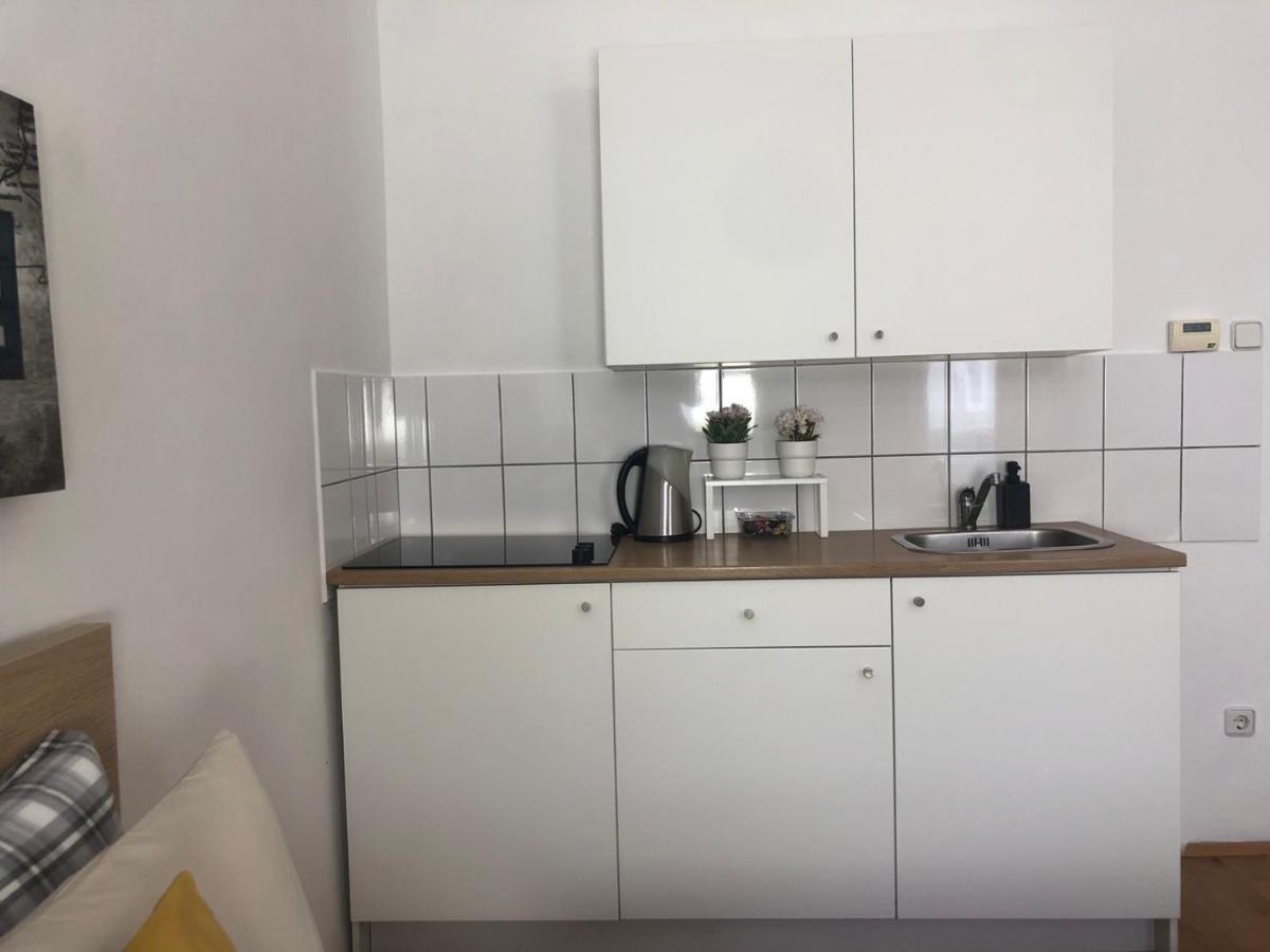 New, Bright Apartment Near The Metro! Вена Экстерьер фото