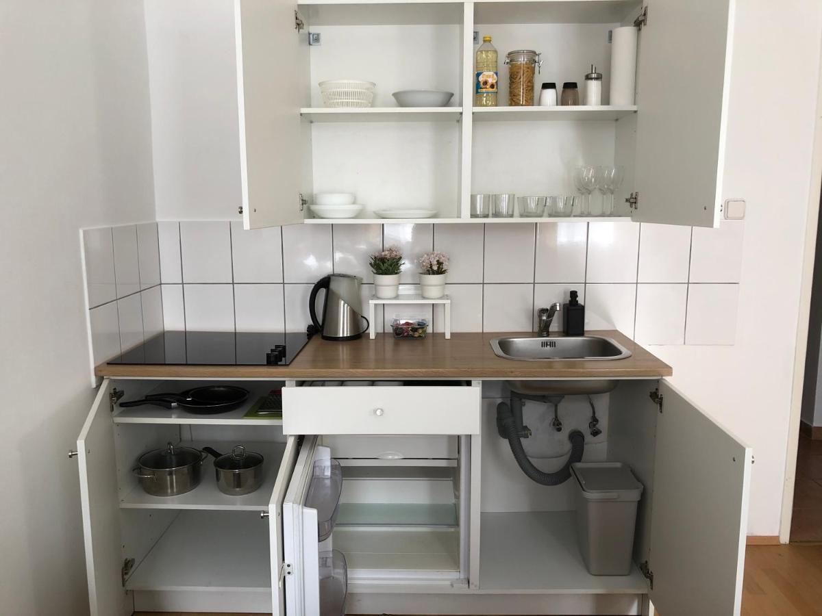 New, Bright Apartment Near The Metro! Вена Экстерьер фото